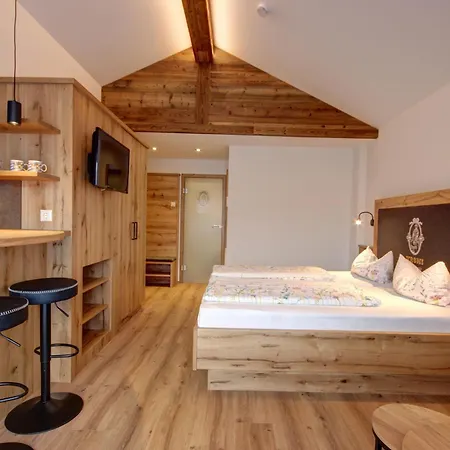 Gasthof-appartements Vroni - Chiemgau Karte Apartment *